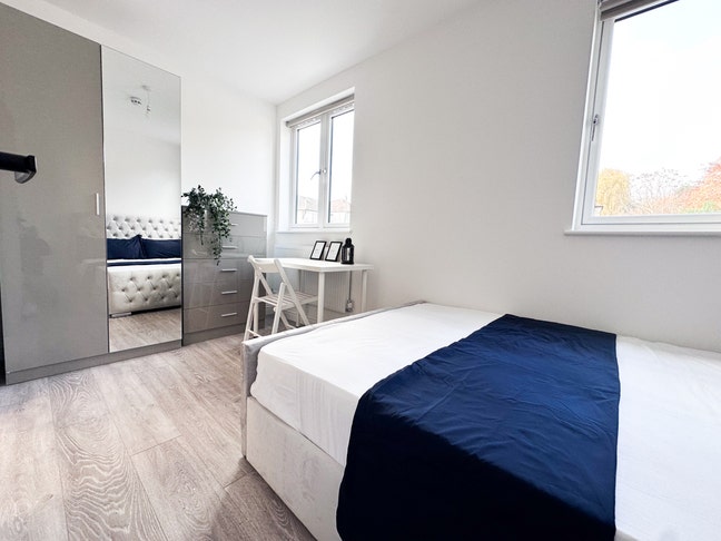 3 Modern Rooms in Quiet and Clean House share  Main Photo