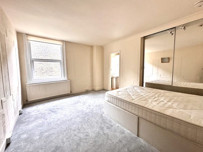 En-Suite 5 Min Walk from Ealing Broadway  Main Photo