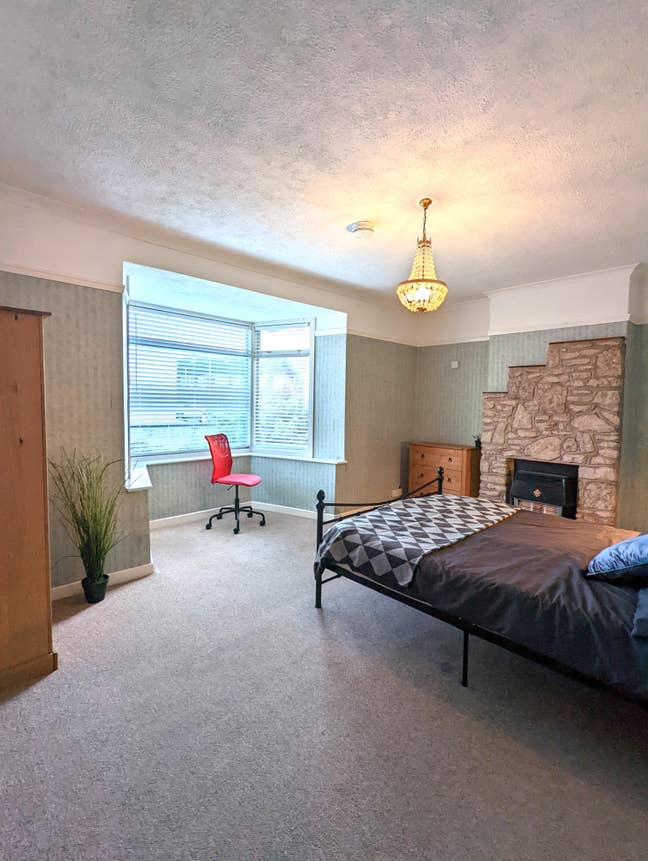 Large Communal Spaces | Excellent Value Main Photo