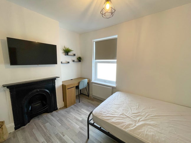 2 Double Bedrooms Available Main Photo