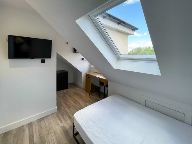 1 Double Bedroom Available in Fishponds Main Photo