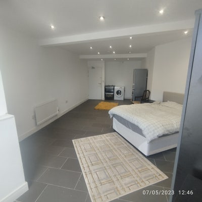 3 Rooms Available  Main Photo