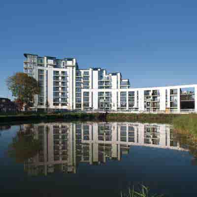 Modern 1 Bed Flat with parking in Colidale Main Photo