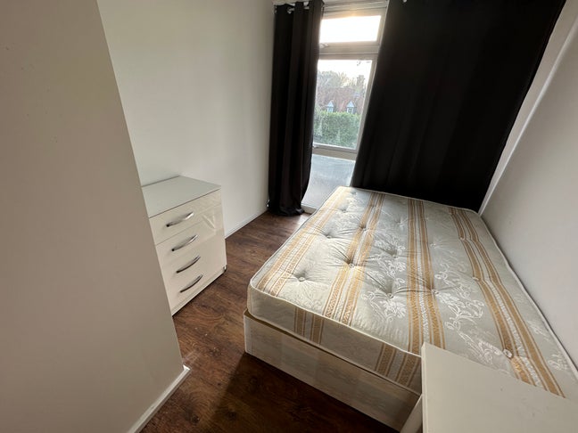 Single Room in Harrow 10 mins from Piccadilly Line Main Photo