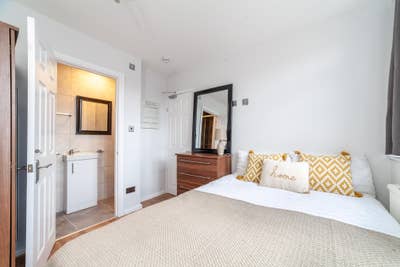 🏠 Ensuite Room Available in Southfields  Main Photo