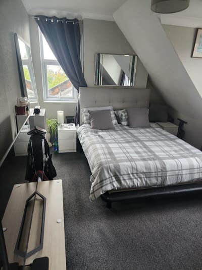 Large double room for single person. Main Photo