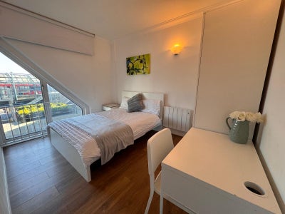 Room Available Near Canary Wharf E14 Main Photo