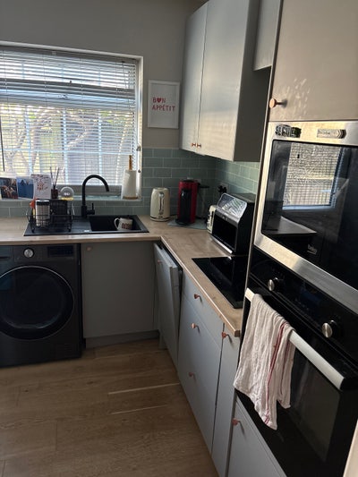 3 bed flat with a garden. Furniture, dm for detail Main Photo