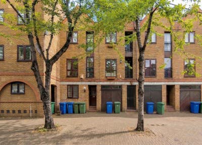 Stunning 4-Bedroom Home | Canada Water |  Main Photo