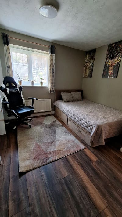 Large room for rent.  Main Photo