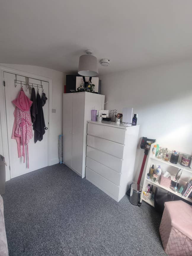 Large Single Room Main Photo