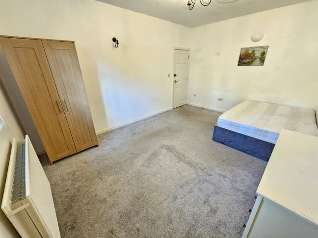 3 Rooms Available – Close to ASDA Bournemouth Main Photo