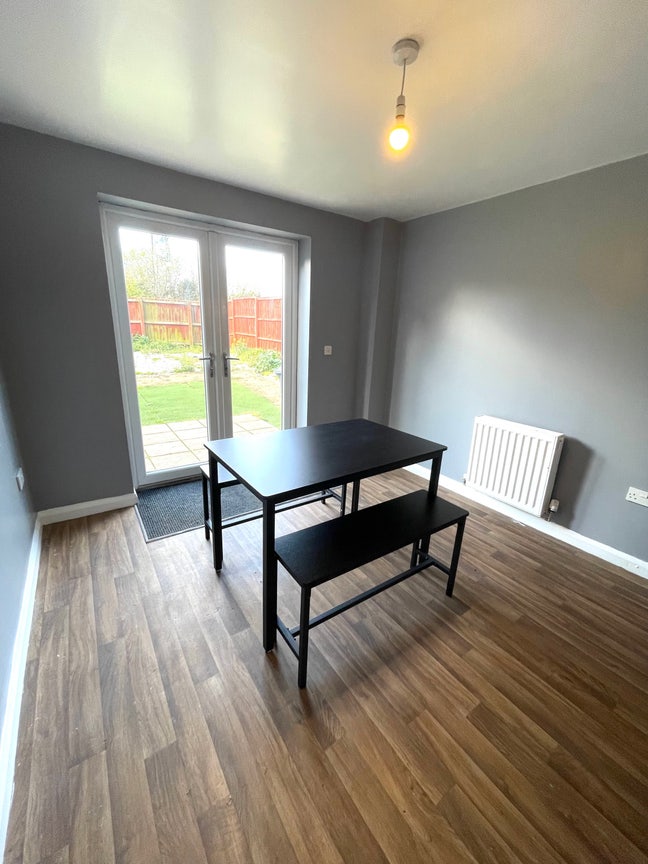🔥 Large Studio Rooms Available | Detached House  Main Photo