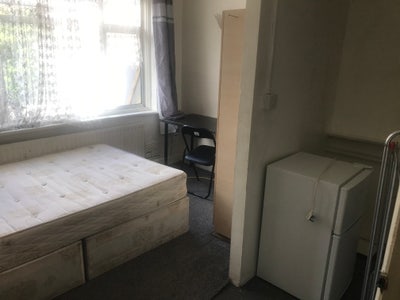 New House - 4 Rooms with Small Fridge Main Photo