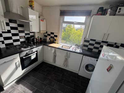 3 Bed, Lansdown Way, SW8  Main Photo