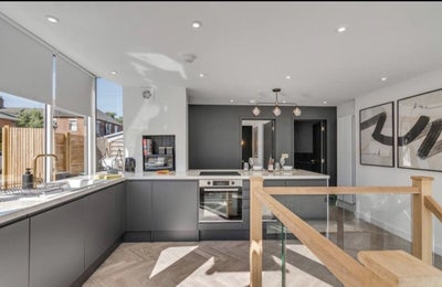 STUNNING 1 Bed flat recently renovated! Main Photo