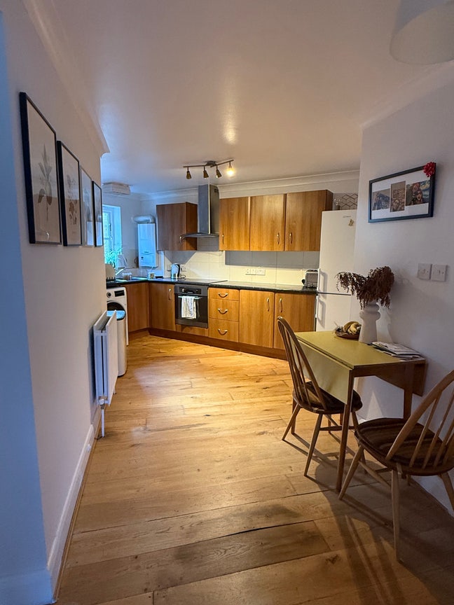 Two bedroom apartment with small garden Main Photo