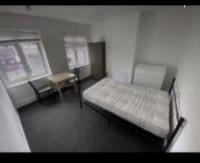 Spacious double room in Harringey n8 Main Photo