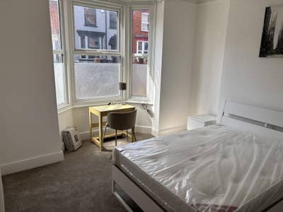  Luxury Room in This Lovely House Great Location Main Photo