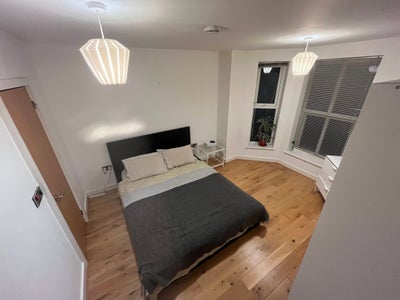 Furnished double ensuite room, West dids Main Photo
