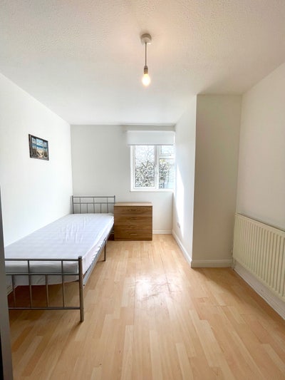 Large  Room | All Bills Inc | Fast WiFi Main Photo