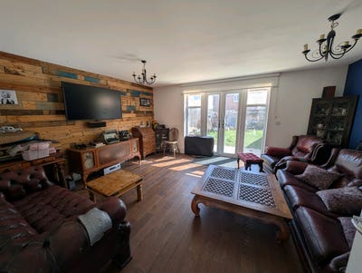 Single room with bills included  Main Photo