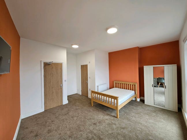 Brand New Ensuite Rooms – Parking Available Main Photo