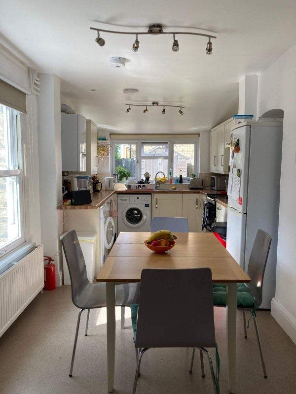 Cosy double room available just off Mill Road Main Photo