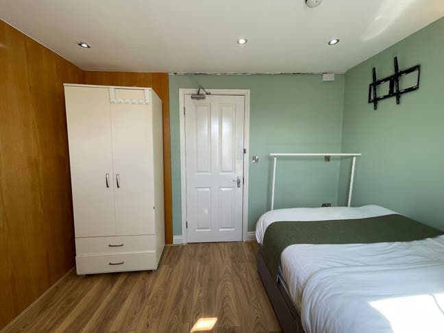 Beautiful Good Size Double Room   Main Photo