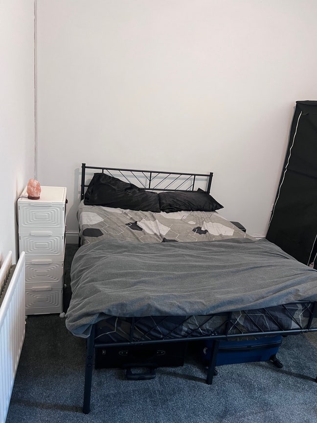 1 room is available for rent  Main Photo