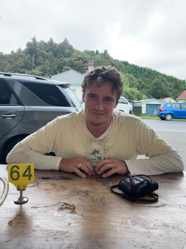 Looking for double room or buddy up  Main Photo