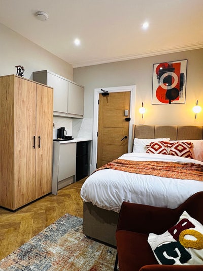 ❤️High Privacy Premium En-Suite Room w/Parking 🚗 Main Photo