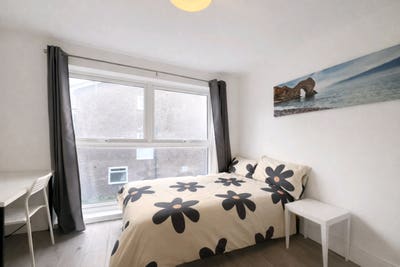 Bright double rooms next to Canary Wharf Main Photo