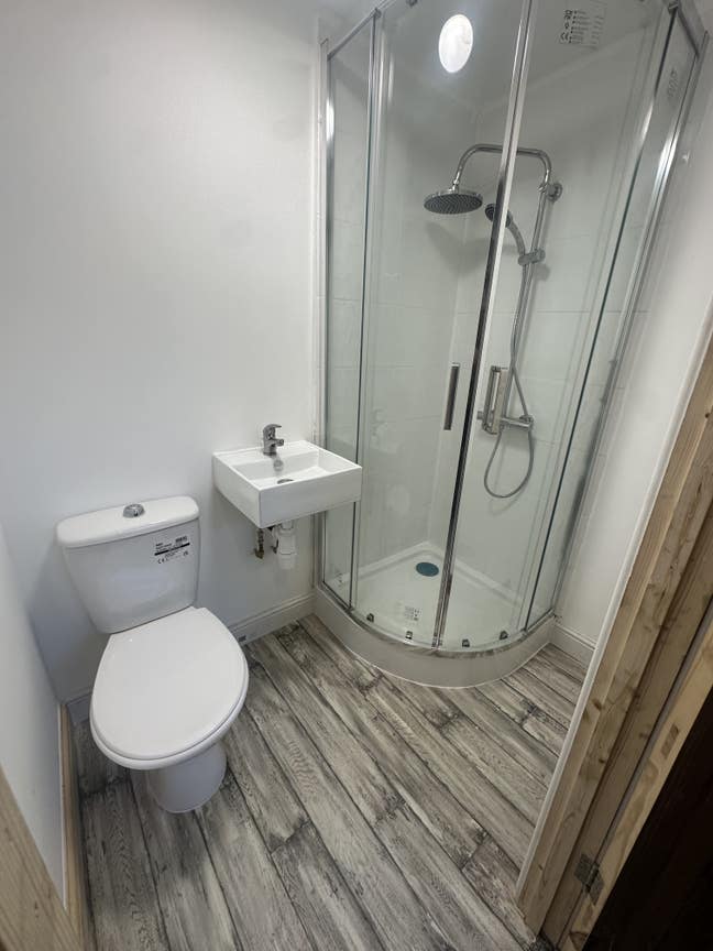 Top Private Floor Double Room M5 SALFORD Main Photo