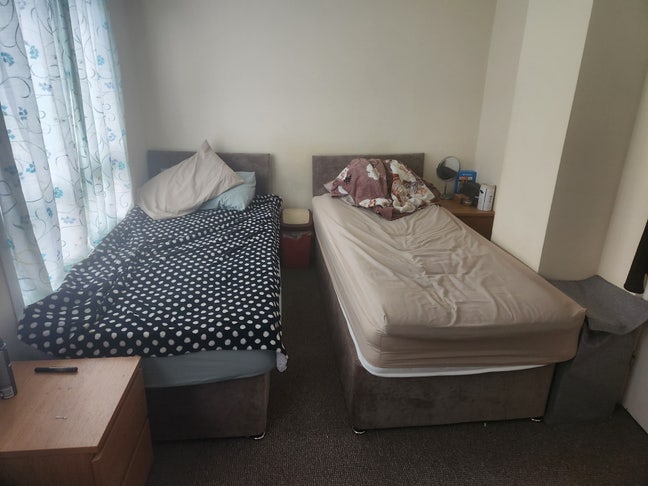 1 large double bedroom to share  Main Photo