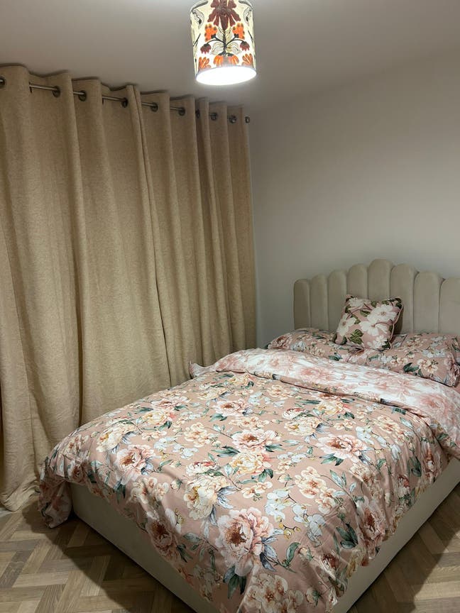 Large double room with seperate bathroom  Main Photo