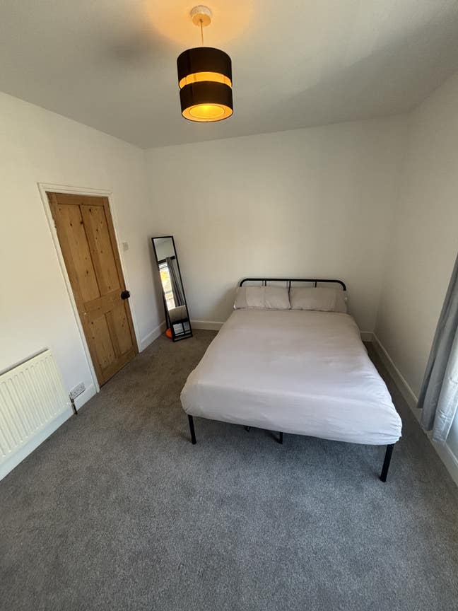 Spacious Double room available  Main Photo