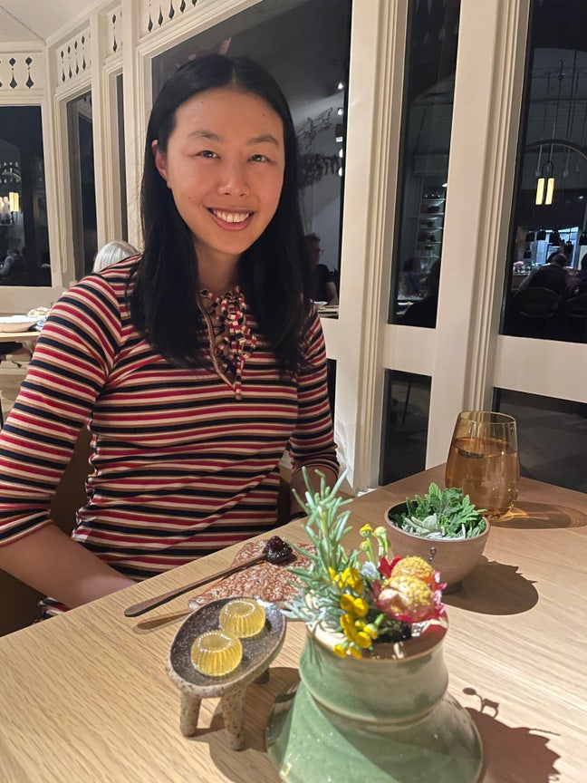 I am a professional female aged 28. I am look... Main Photo