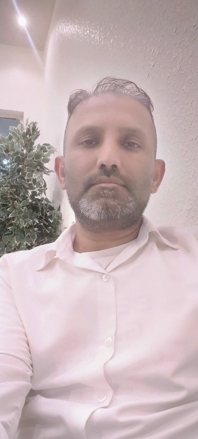 Professional Seeking Shared Home Near ARIjg Main Photo