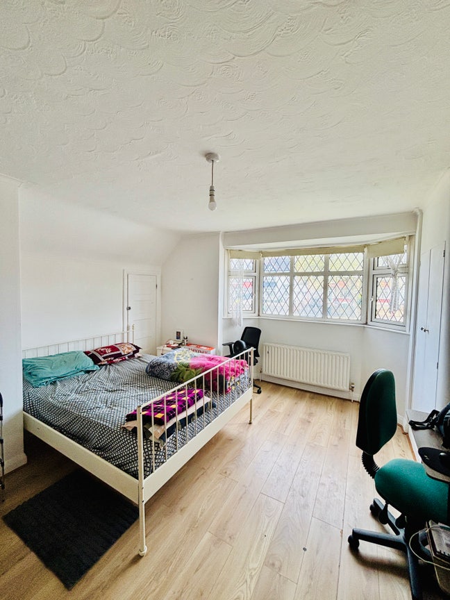 1  Bed  Space  Available  (Male preferred)
 Main Photo