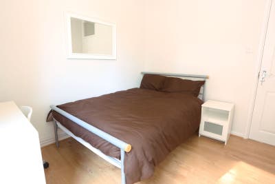 Bright Double Room✨ Stylish Flat nr Stratford Main Photo