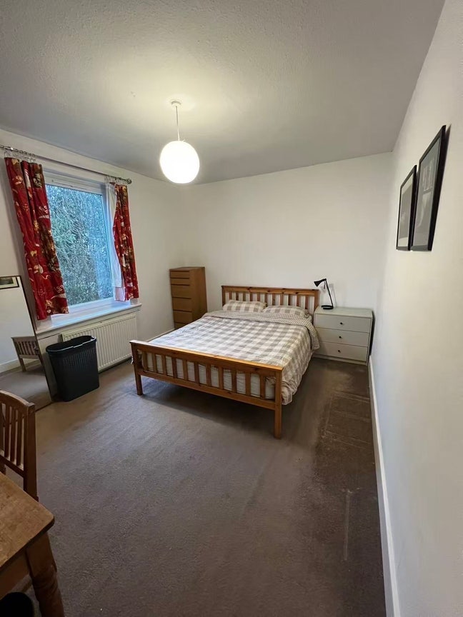 Spare bedroom for rent  Main Photo