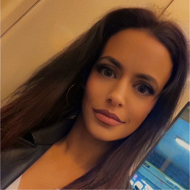 Hi!  I am looking for either a one bedroom fl... Main Photo