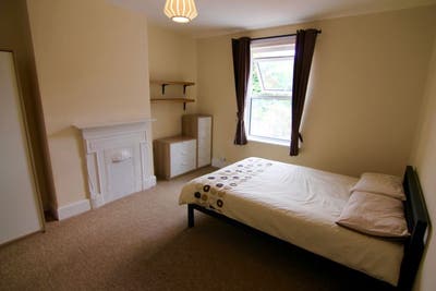 Bright & Spacious Room Available - Bills Inc Main Photo