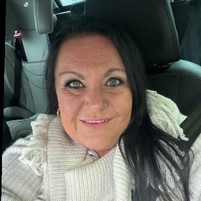 51 year old Female seeks a double room Main Photo