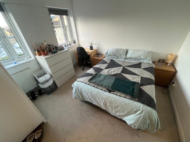 Large Double Bedroom with En-Suite Main Photo