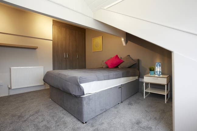 Cozy Double Rooms! Furnished & All Bills Included Main Photo
