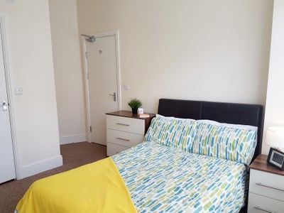 Double En-suite close to Stretford Tram 🚊 Main Photo