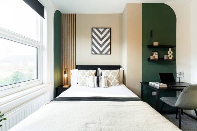 Sunny Ensuite Room available 5th May - bills inc Main Photo