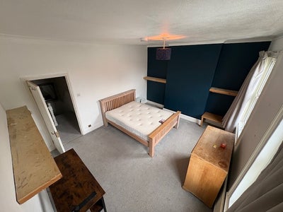 Large Master Bedroom in Wimbledon  Main Photo